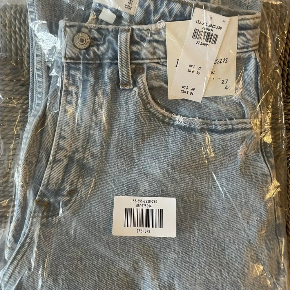Abercrombie & Fitch Curve Love High Rise 90’s Relaxed Jeans Size 27s NWT